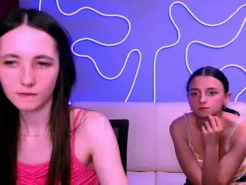 Chaturbate Live Sex Cam of caroline_honeyy