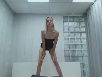 Chaturbate Live Sex Cam of brightly_heizer
