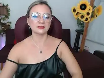 Chaturbate Best live sex cam show of lilly_milf