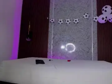 Chaturbate Live Sex Cam of emily_kovac