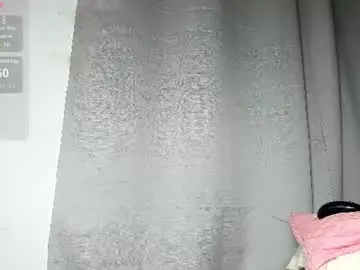 Chaturbate Live Sex Cam of caroline_tovar_