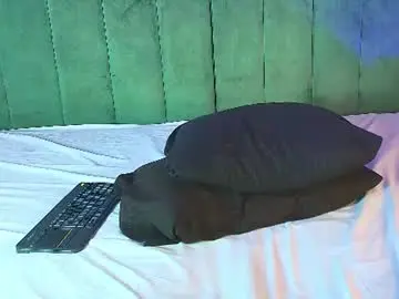 Chaturbate Live Sex Cam of alana_petite