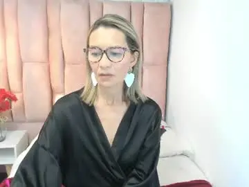 Chaturbate Live Sex of issa_milf__