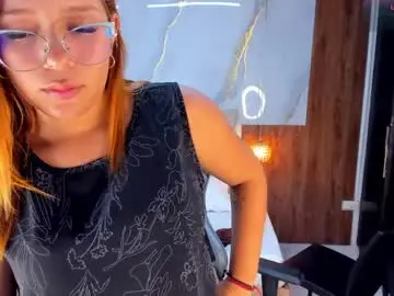 Chaturbate Live Sex Cam of mia_18v