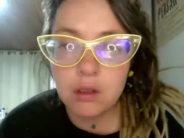 Chaturbate Live Sex Cam of ezlngirl