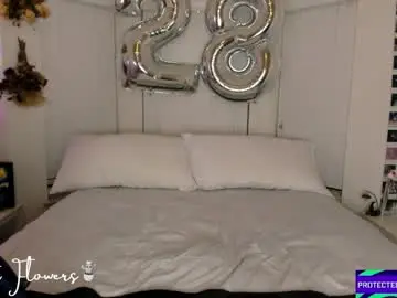 Chaturbate Live Sex Cam of violetttflowers