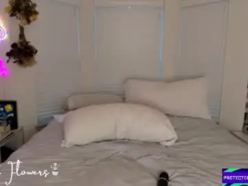 Chaturbate Free Porn Cam of violetttflowers