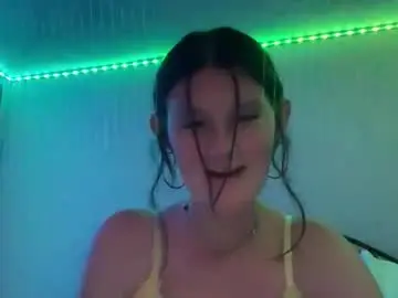 Chaturbate Live Sex Cam of itskaylaaa