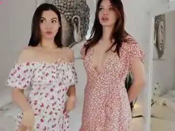 Chaturbate Live Porn of lili_and_niki