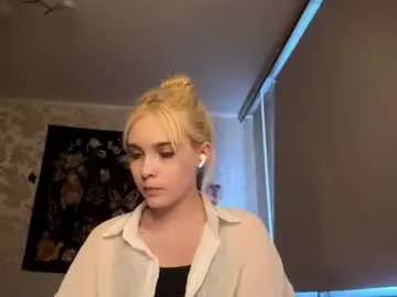 Chaturbate Live Sex Cam of emilydelsol