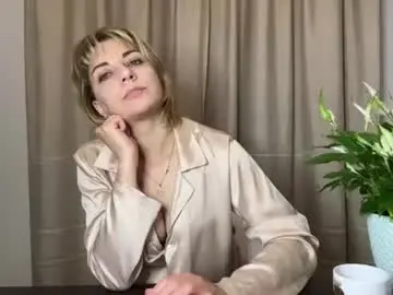 Chaturbate Live Sex Cam of crystalfever_