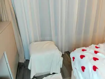 Chaturbate Live Sex Cam of saradiamond01