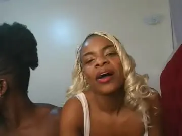 Chaturbate Live Sex Cam of petite_luxe