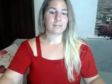 Chaturbate Live Sex Cam of chrystalbella