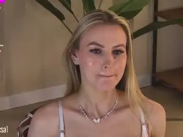 Chaturbate Live Sex Cam of yungtessa