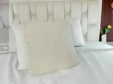 Chaturbate Adult Video Chat of miabrunette23
