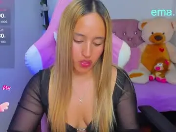 Chaturbate Nude Webcam of ema_tayy
