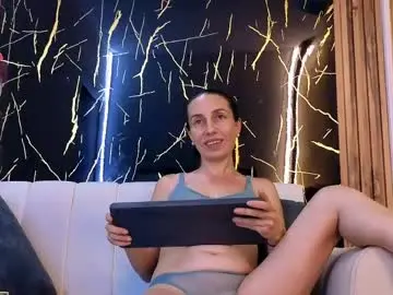 Chaturbate Live Sex Cam of starlight_mature23_aws