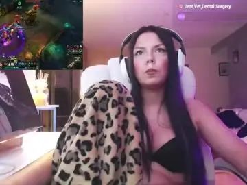 Chaturbate Live Sex Cam of tinykylie