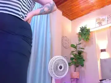 Chaturbate Live Sex Cam of chloerossee