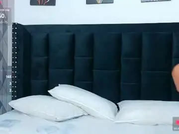 Chaturbate Live Sex Cam of petitelittleebony