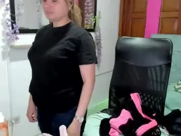 Chaturbate Adult Video Chat of julieta_star69