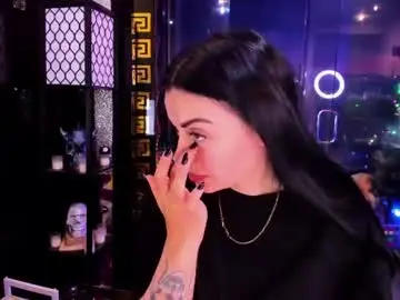 Chaturbate Live Sex Cam of alma_pearl