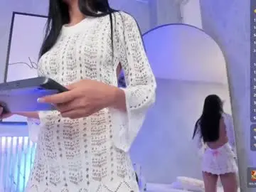 Chaturbate Live Sex Cam of isa_little4u