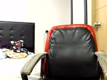 Chaturbate Live Sex Cam of kylie_switch