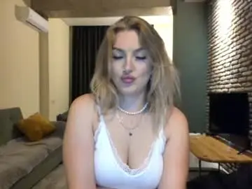 Chaturbate Live Sex Cam of hi_lina