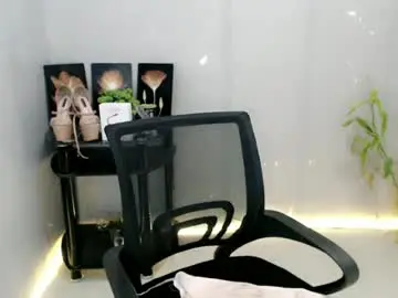 Chaturbate Live Sex of enchantress_mia03