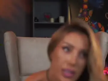 Chaturbate Live Porn of evelyn_evyy