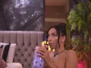 Chaturbate Live Sex Cam of ginavalentinna