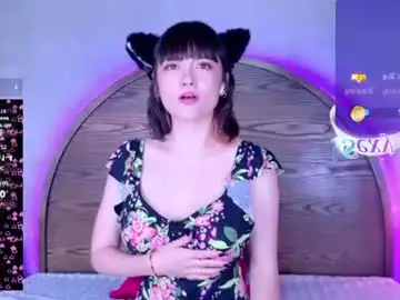 Chaturbate Live Sex Cam of emily_amura