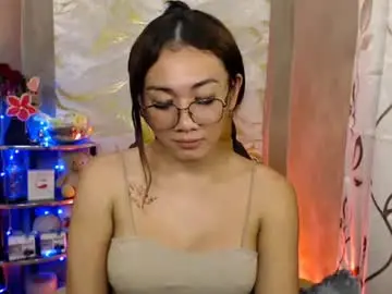 Chaturbate Live Sex Cam of pia_worthsback