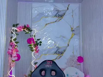 Chaturbate Live Sex Cam of chiara_tay