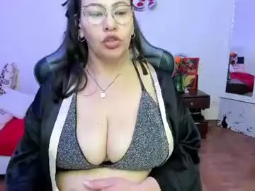 Chaturbate Sex Chat of esmeralda_milf1