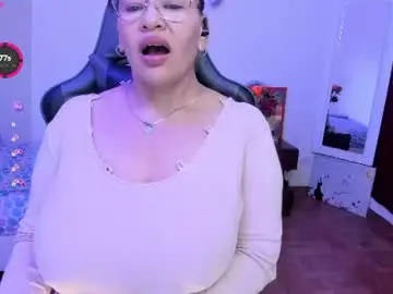 Chaturbate Live Sex of esmeralda_milf1