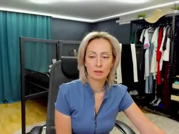 Chaturbate Sex Cam of julia__cherry_