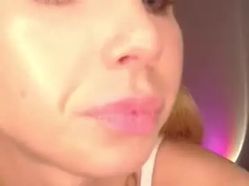 Chaturbate Live Sex Cam of emma_blush69