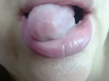 Chaturbate Live Sex Cam of kerly_doll