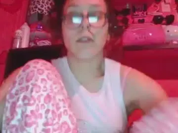 Chaturbate Live Sex Cam of twizzytoxic22