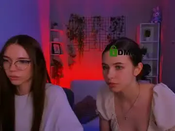 Chaturbate Live Sex Cam of emilia_fly
