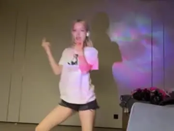 Chaturbate Live Sex of hyunwilhelmi