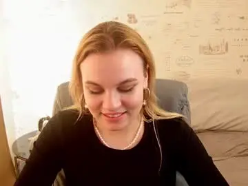 Chaturbate Live Sex Cam of glow_margo