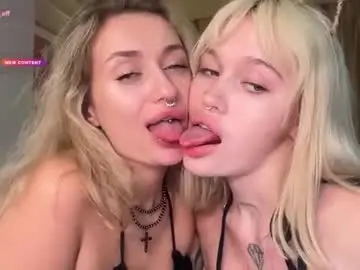 Chaturbate Live Sex Cam of golden_alinee