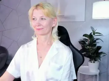 Chaturbate Live Sex Cam of julie_lucasss