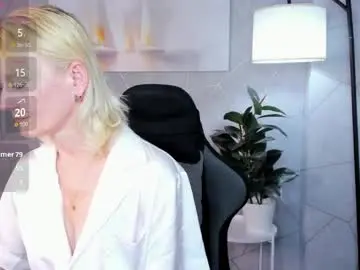 Chaturbate Nude Webcam of julie_lucasss