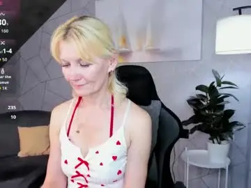 Chaturbate Watch Live Sex Cams of julie_lucasss