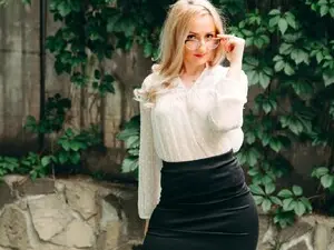 Myfreecams Adult Video Chat of White_flwer